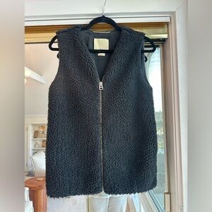 Wilfred Charcoal Sherpa Vest